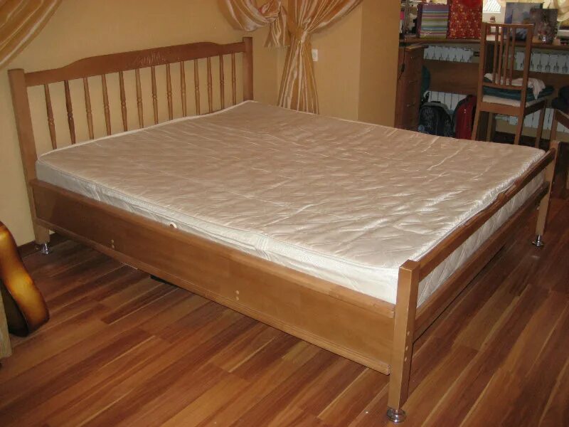 Продаже кровать б у. Белорусские деревянные кровати. Кровать двуспальная б/у. Двухспальная кровать б/у. Отдам деревянную кровать.
