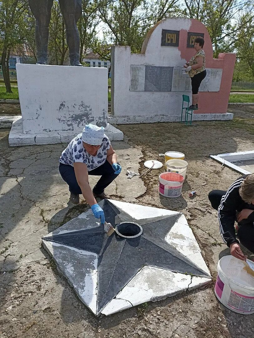 Погода в рефлекторе ершовского. Памятник советскому воину освободителю. Погода в рефлекторе ершовского. Село рефлектор. Село рефлектор ершовский.