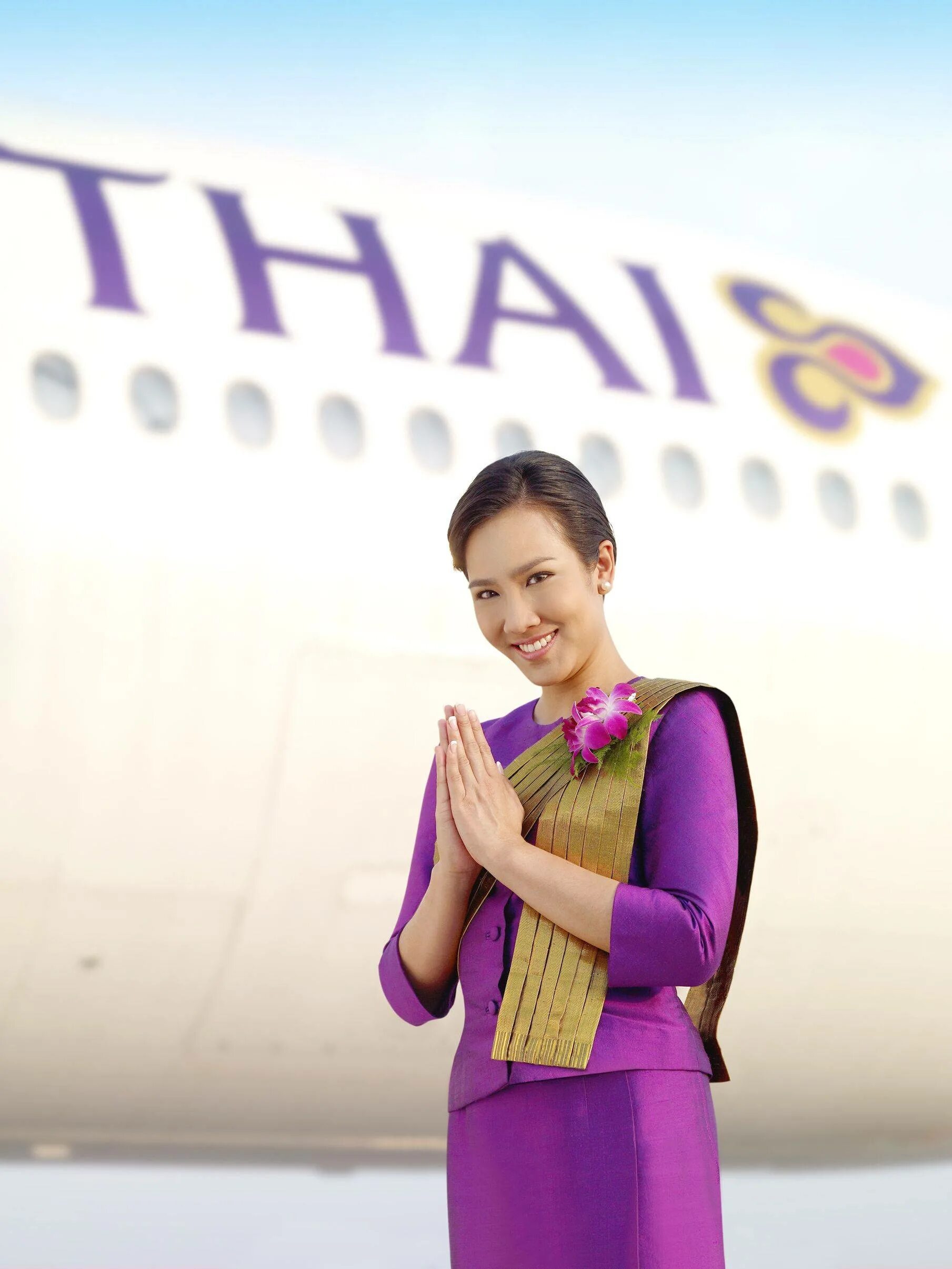Россия тайланд самолет. Тайские авиалинии Cabin Crew. Thai Airways бортпроводники. Thai Airways стюардессы. Форма стюардесс авиакомпании Thai Airways.