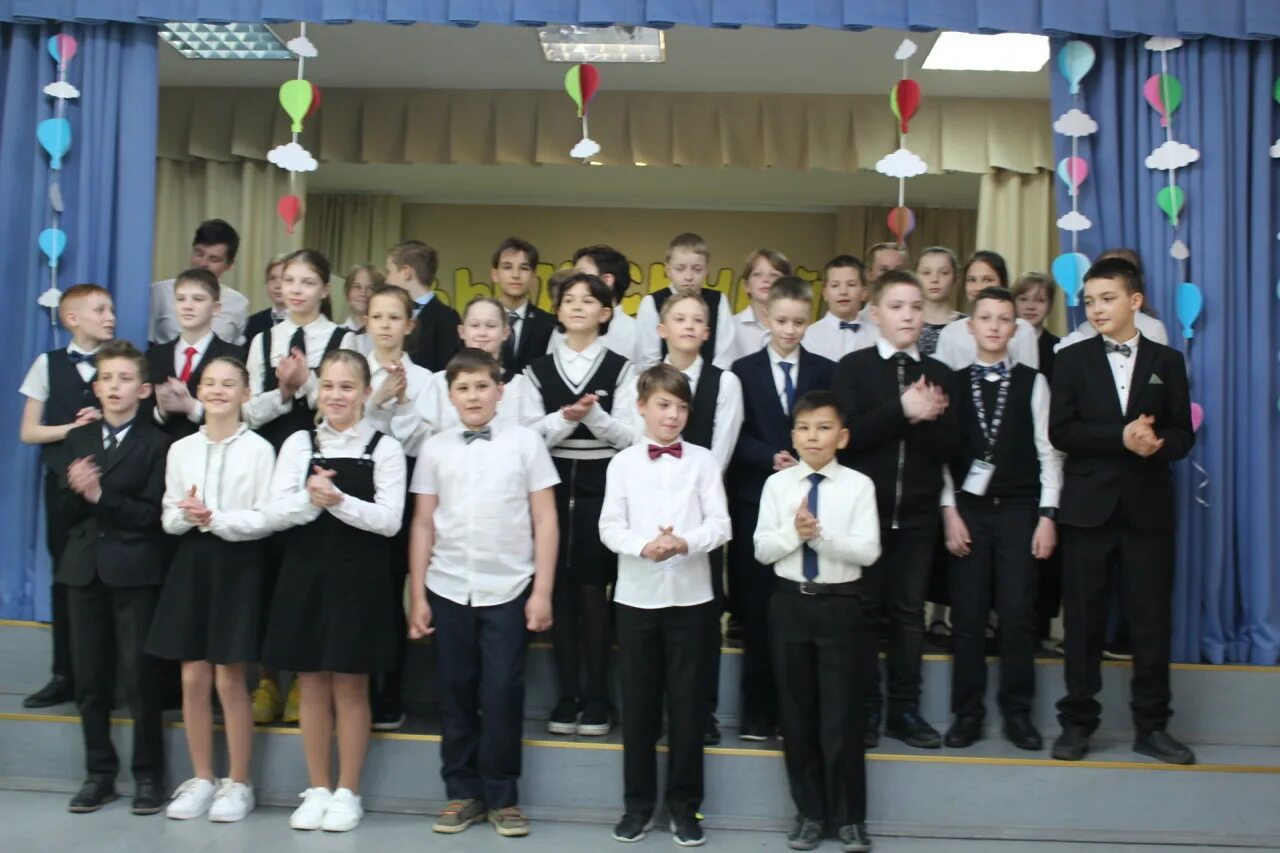 лук на выпускной 4 класс по школьному. моу красночикойская сош. выпускной 9 б класс школа 90. выпускной в начальной школе. выпускники 4 класса 2021.