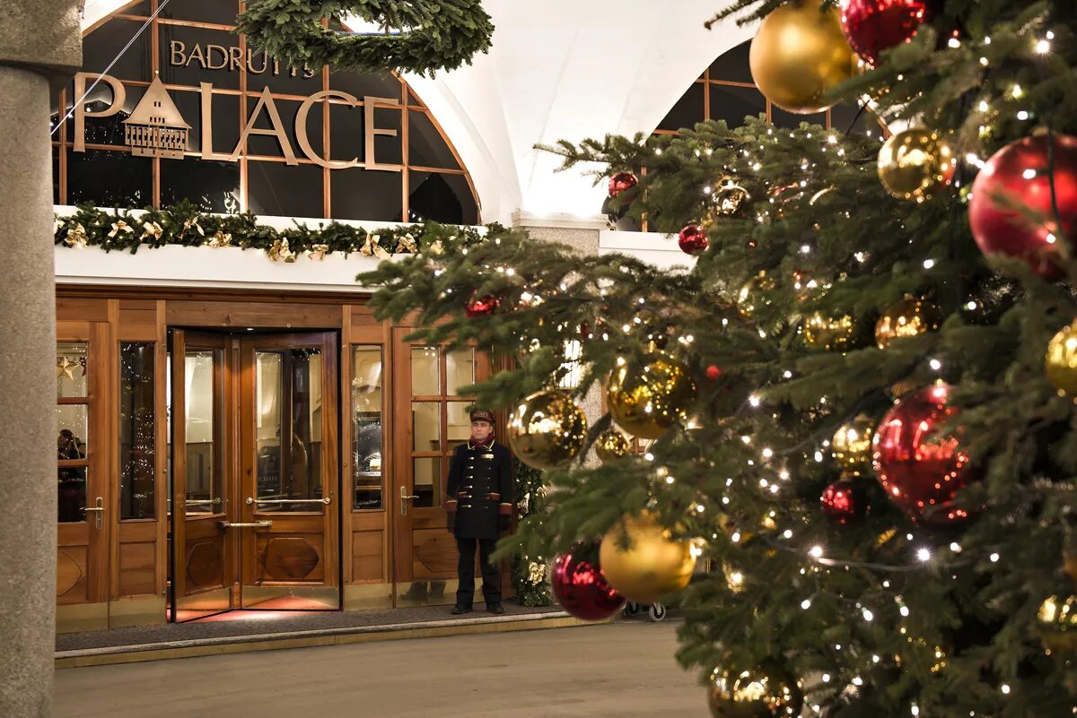Новый год в гостинице. Елка тиффани dommilochi. Новый год отели отзывы. Barvikha hotel spa. Новый год в гостинице.