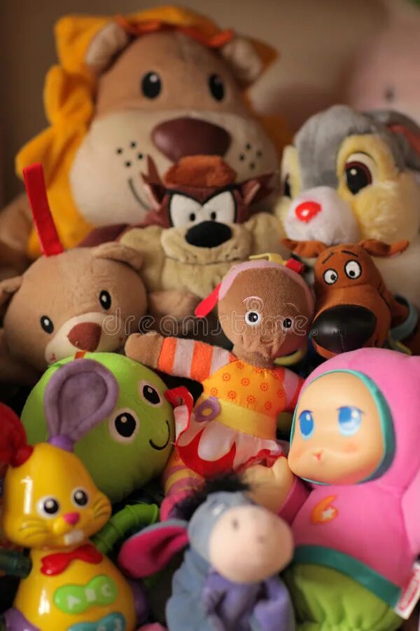 Кути игрушек. Куча игрушек. много игрушек 2008. детские игрушки куча разных. много игрушек картинки.