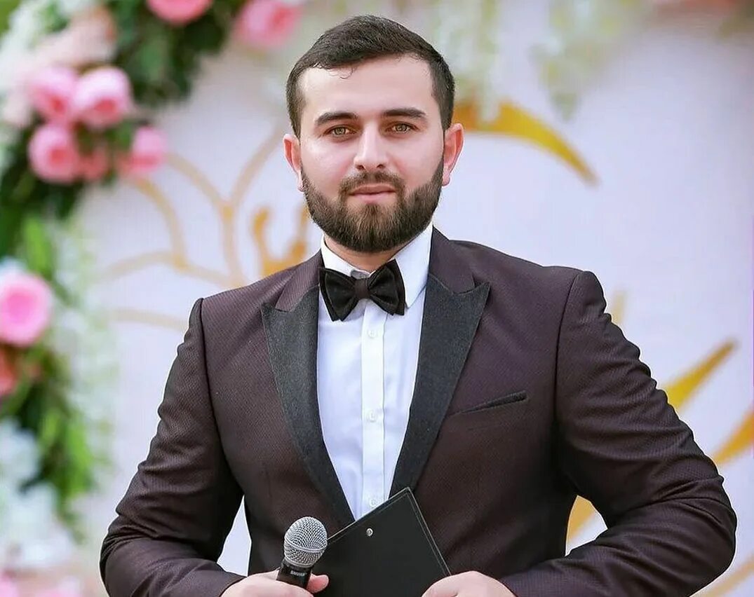 Блоггер чечня. Зубайр байраков. чеченский блоггер. блоггеры чечни. блоггер чеченец.