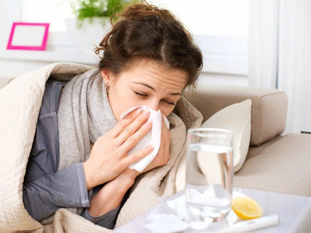 Простуда. Простудные заболевания. ОРВИ. Человек болеет гриппом.
