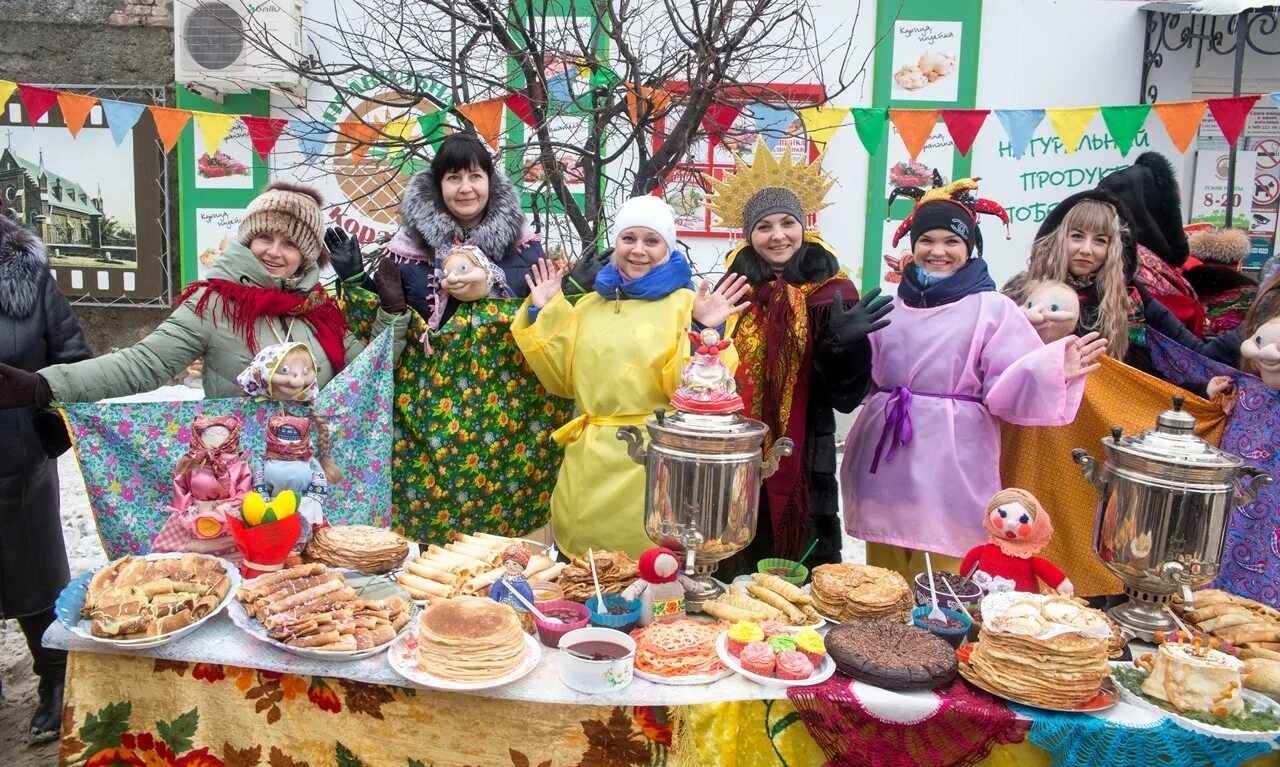 Масленица в зеленоградске. «Блинный Разгуляй» Елец. Украшение стола на Масленицу. Масленица ярмарка. Масленица торговля.