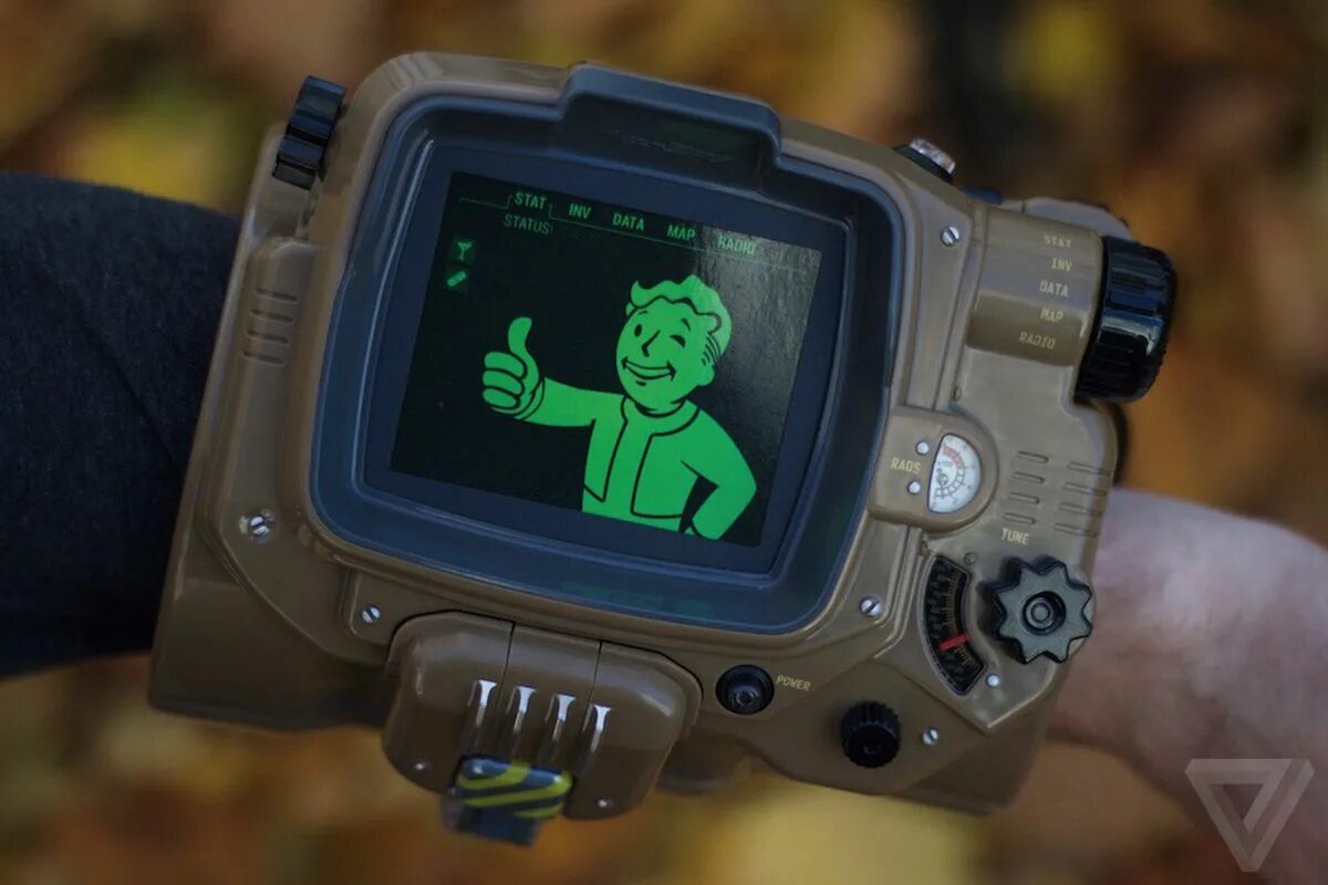 Fallout pip boy watch. Фоллаут 4 пипбой. пип бой fallout 4. фоллаут пип бой 3000. пит бой фоллаут.