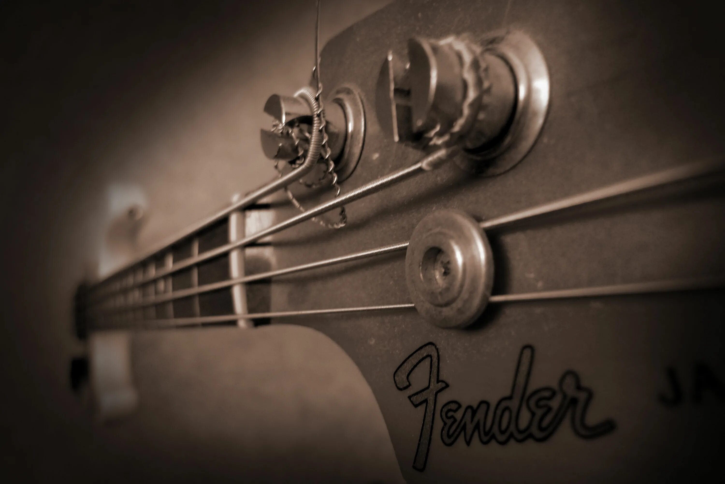 Давящий басс. Fender Jazz Bass Wallpaper. Бас гитара Фендер джаз бас. Гитара обои. Обои на телефон гитара.