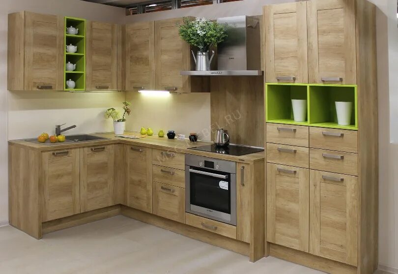 кухня классика угловая под дерево. угловая кухня под дерево. кухонный гарнитур массив. деревянная кухня. кухонные фасады под дерево.