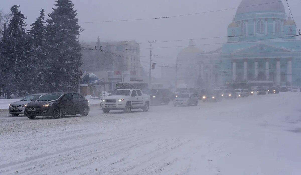 Снегопад Курск 2013. Снегопад в Курске. Снег в Курске в 2013. Метель в Курске. Ни в пургу