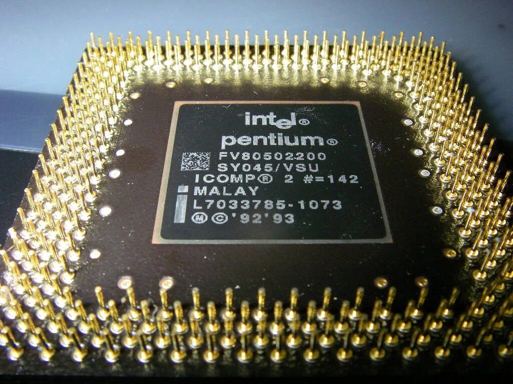 Процессор Intel Pentium 1. Процессор пентиум 2000. Процессор Pentium Intel 80586. Интел пентиум 1 200 блок. Пентиум 1