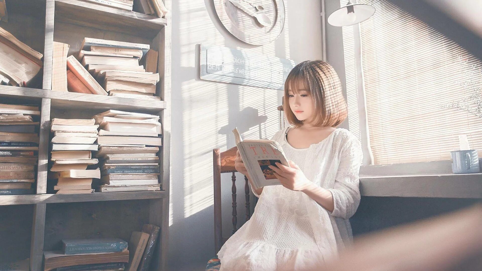 Девочка девушка книга. Девочка девушка книга