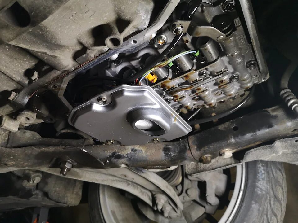 Мини купер акпп. Фильтр акпп мини купер r50. уровень масла mini cooper r56. mini cooper f56 гидроблок. заливная пробка акпп мини купер.