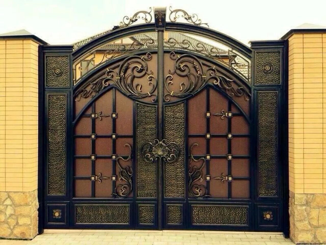 вороты ютуб. реставрация старых железных ворот. кованые ворота со львами. вороты ютуб. вороты ютуб.