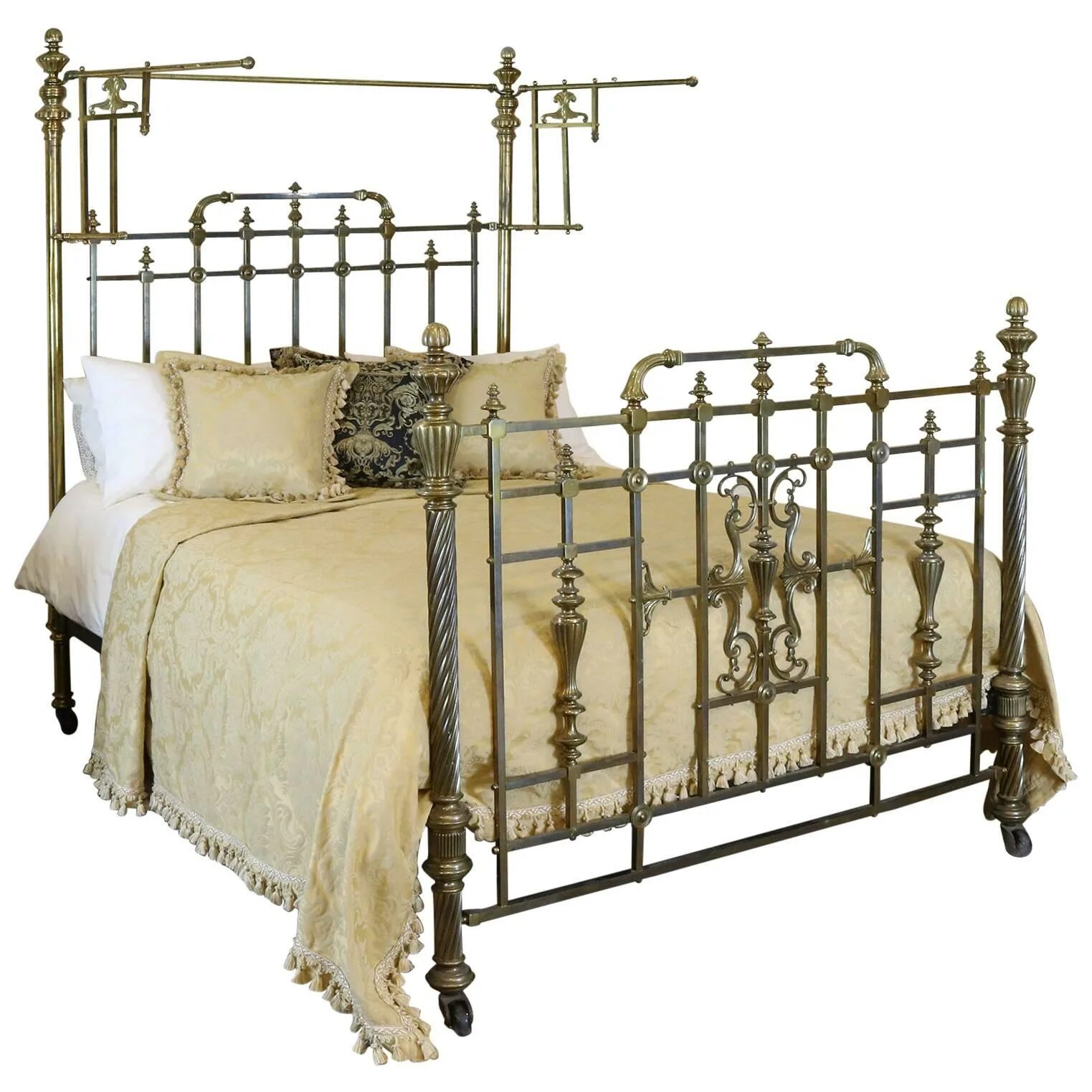 Куплю старые кровати. Старинная металлическая кровать. Кровать из латуни. Металлическая кровать латунь. Винтажная железная кровать.