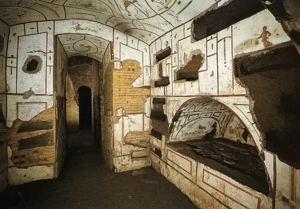 катакомбы виа латина. катакомбы св присциллы. фрески катакомб домитиллы. катакомбы сан себастьяно. катакомбы домициллы в риме фрески.