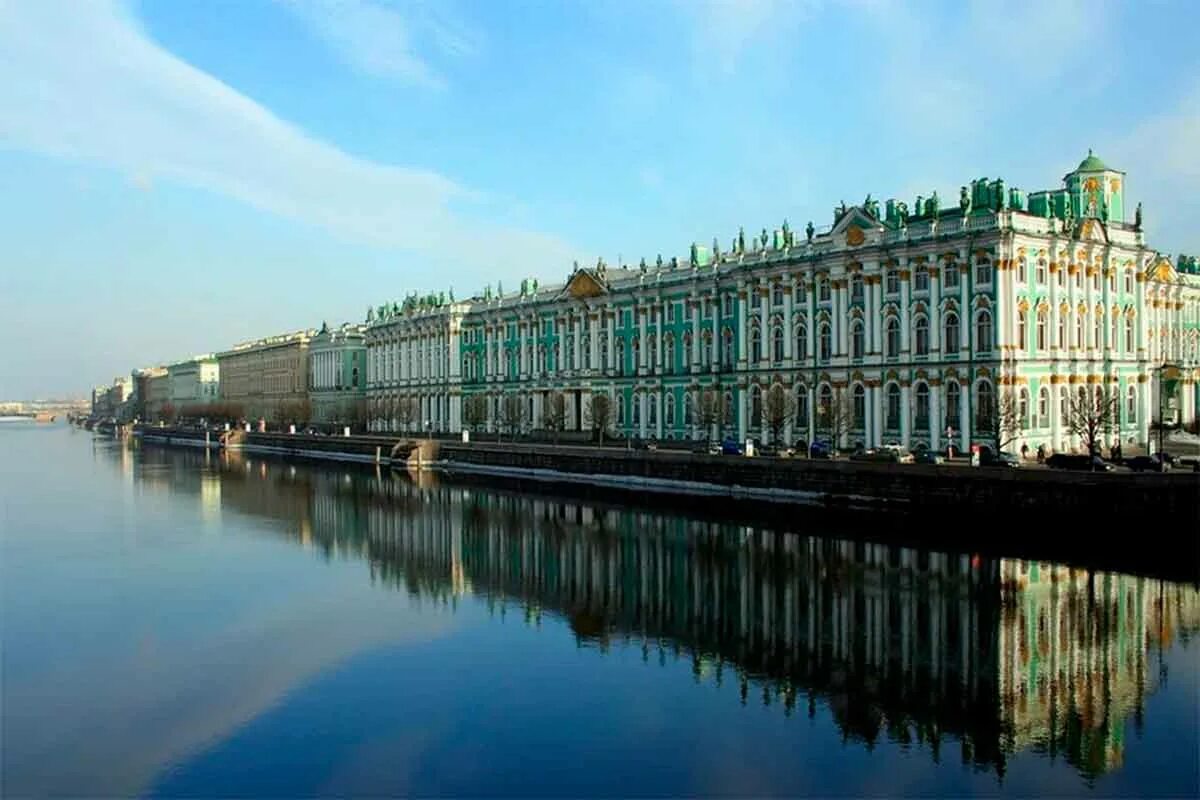 Сколько живет в спб. Санкт-Петербург Эрмитаж зимний дворец. Эрмитаж Дворцовая набережная. Эрмитаж зимний дворец. Эрмитаж с Невы.