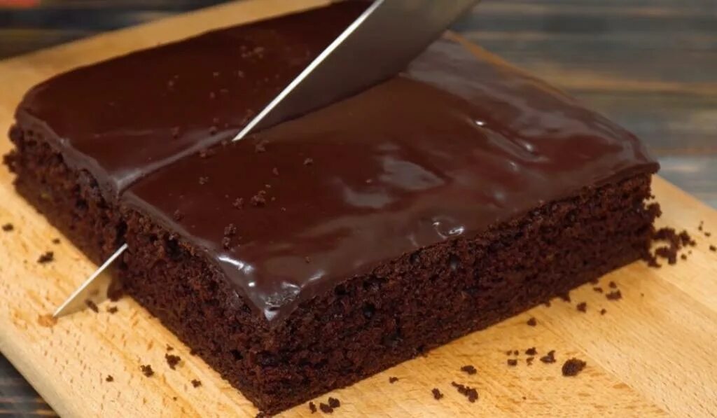 Просто брауни. Брауни шоколадный влажный. Торт Брауни Ингредиенты. Простые шоколадные пирожные. Торт Брауни шоколадный.