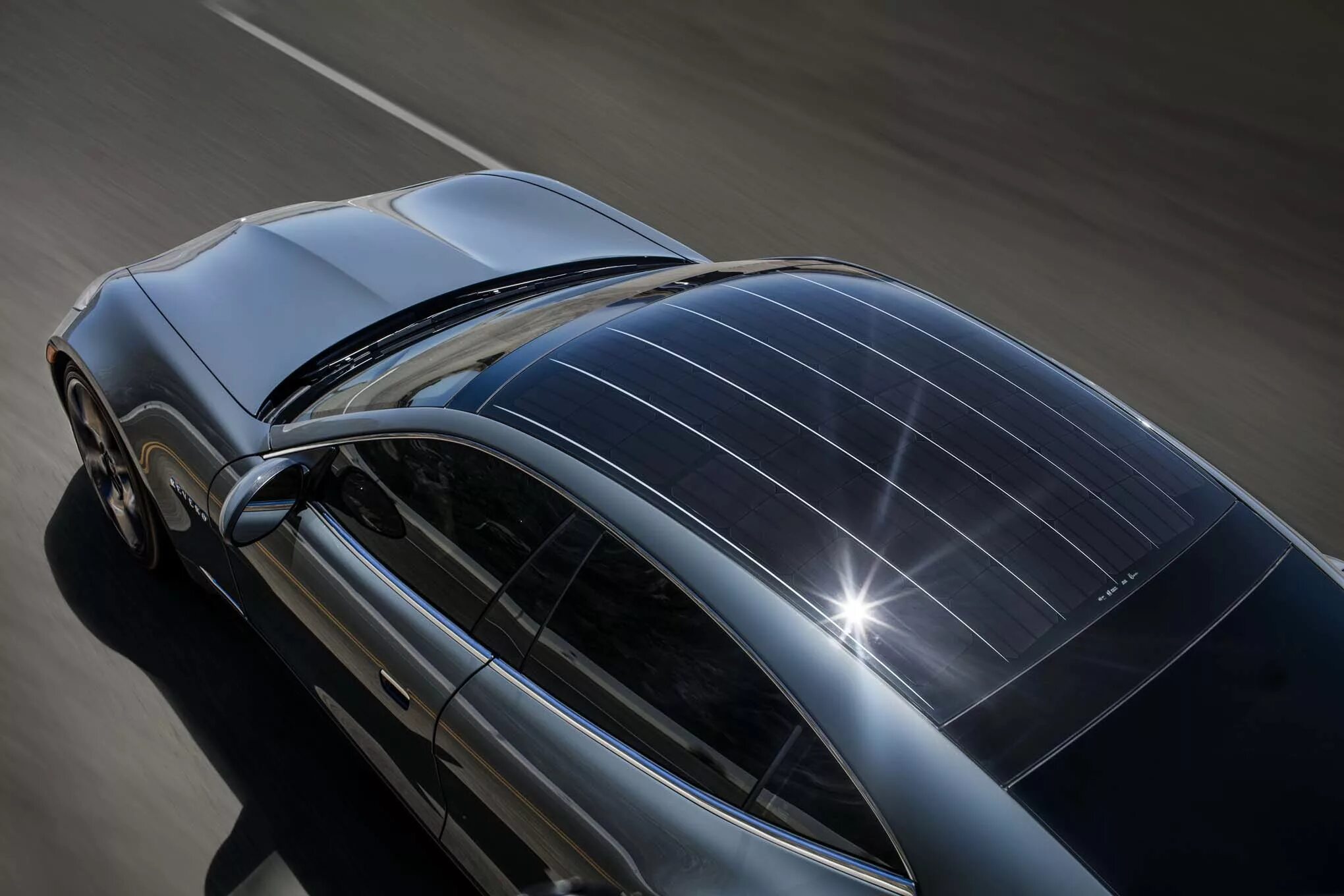 Крыша автомобильная купить. Тесла с солнечной батареей на крыше. Tesla Solar Roof машина. Solar Panel car. Крыша автомобиля.