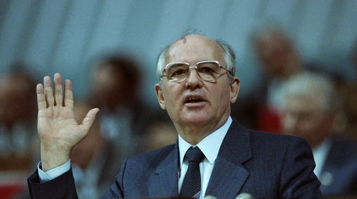 Введен пост президента ссср год. Горбачев 1990.