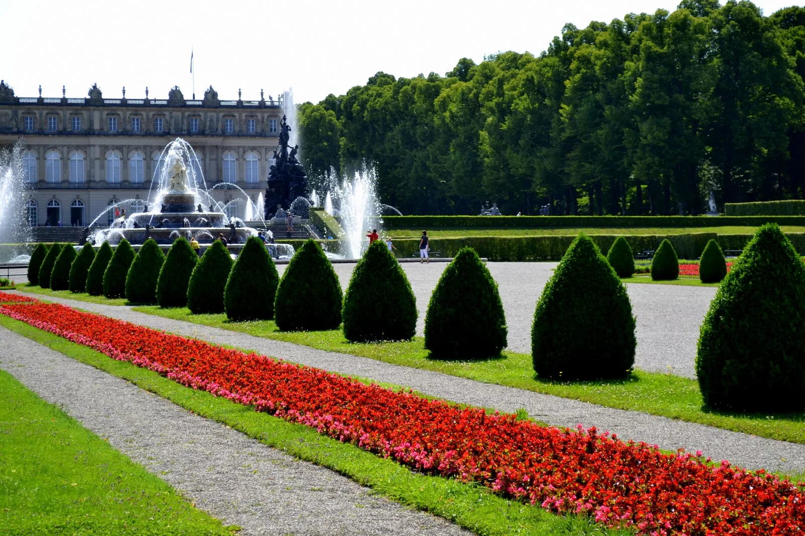Версальский дворец и парк. Парк Версаль в Париже. Королевский дворец и парк в Версале. Версаль дворец Франция. Про версаль