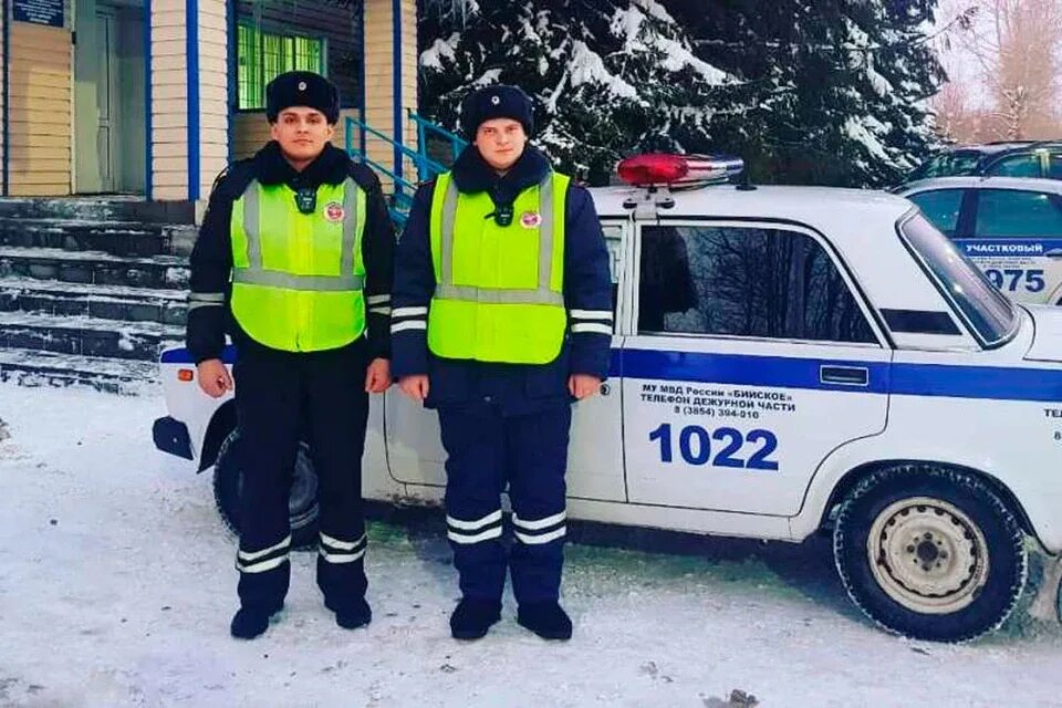 Приставы бийска телефоны. ДПС Бийск. Инспекторы ГИБДД Бийск. Сайт ГИБДД Г. Бийск. Сотрудники ДПС Алейск.