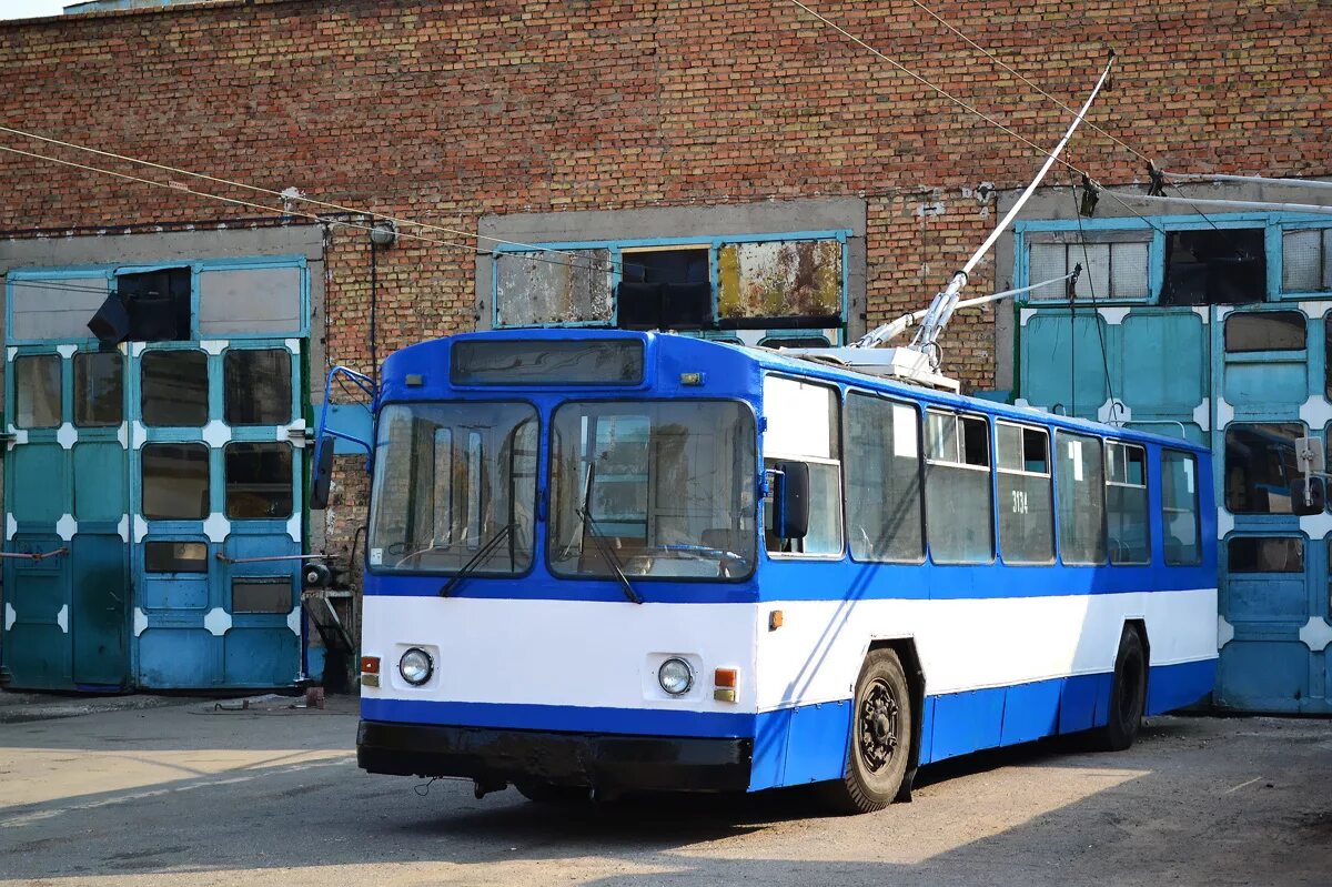 Троллейбус зиу 9. Троллейбус зиу 682. зиу-9 троллейбус. зиу 682 кабина. зиу-682 (зиу-9).