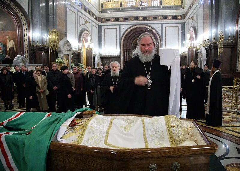 сорокоуст упокой души. что в храме заказывают умершим. отпевание в православной церкви. свеча об упокоении. молитва упокой господи души усопших.