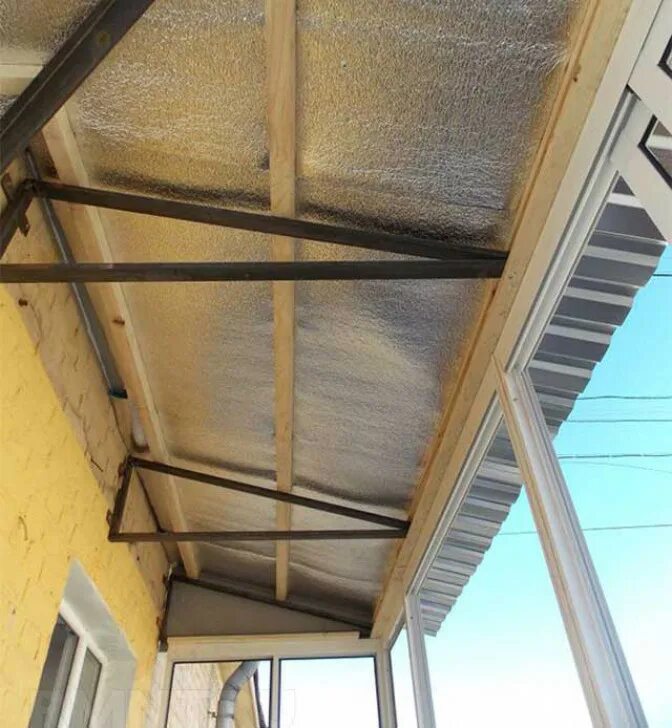 Крыша козырек на балконе. Крыша балкона на последнем этаже. Крыша козырек на балконе. Крыша на лоджию. Козырек кровли.