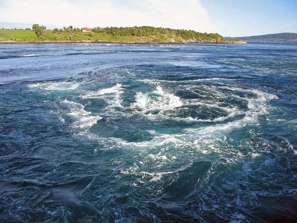 Течение было сильное. Водоворот Сальстраумен. Мальмстрем водоворот. Водоворот мальстрём, Норвегия. Лофотенские острова водоворот Мальстрем.