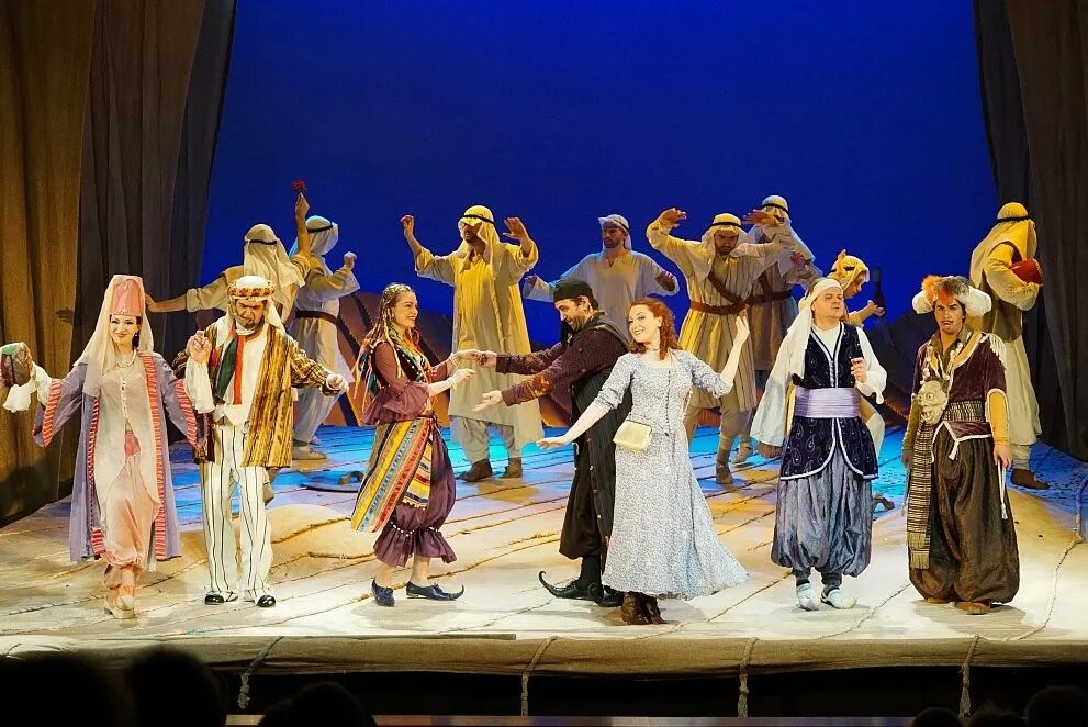 "итальянка в алжире" "борис степанов". итальянка в алжире. итальянка в алжире отзывы. итальянка в алжире опера мариинский театр. абдразаков итальянка в алжире 2022 мариинский театр.