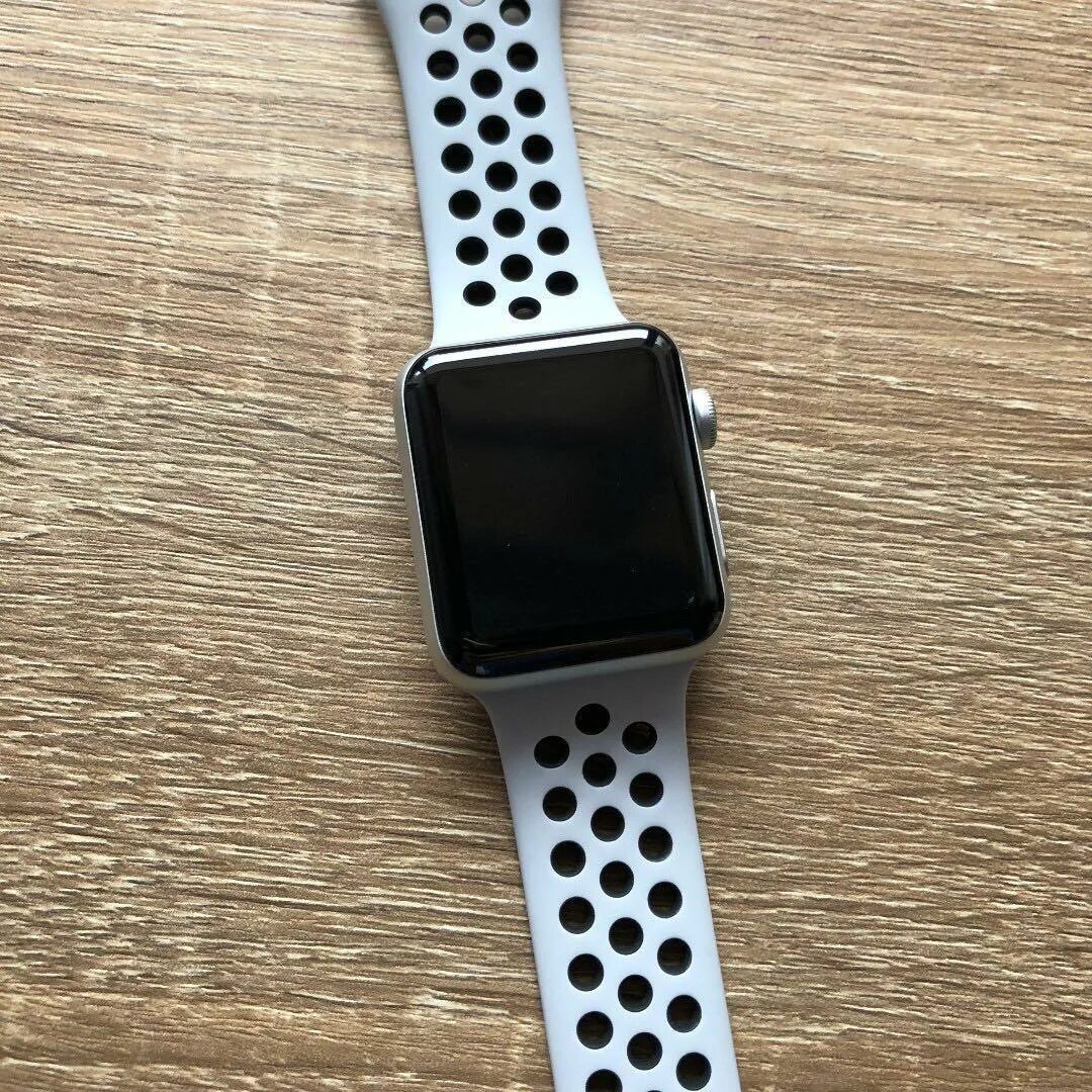 Apple watch Series se 44mm Silver Aluminum Case with Pure Platinum/Black Nike Sport Band. Pure Platinum/Black Nike Sport Band. Apple watch Nike Band. Ремешок Apple Pure Platinum/Black Nike Sport Band s/m&m/l (mx8d2zm/a).