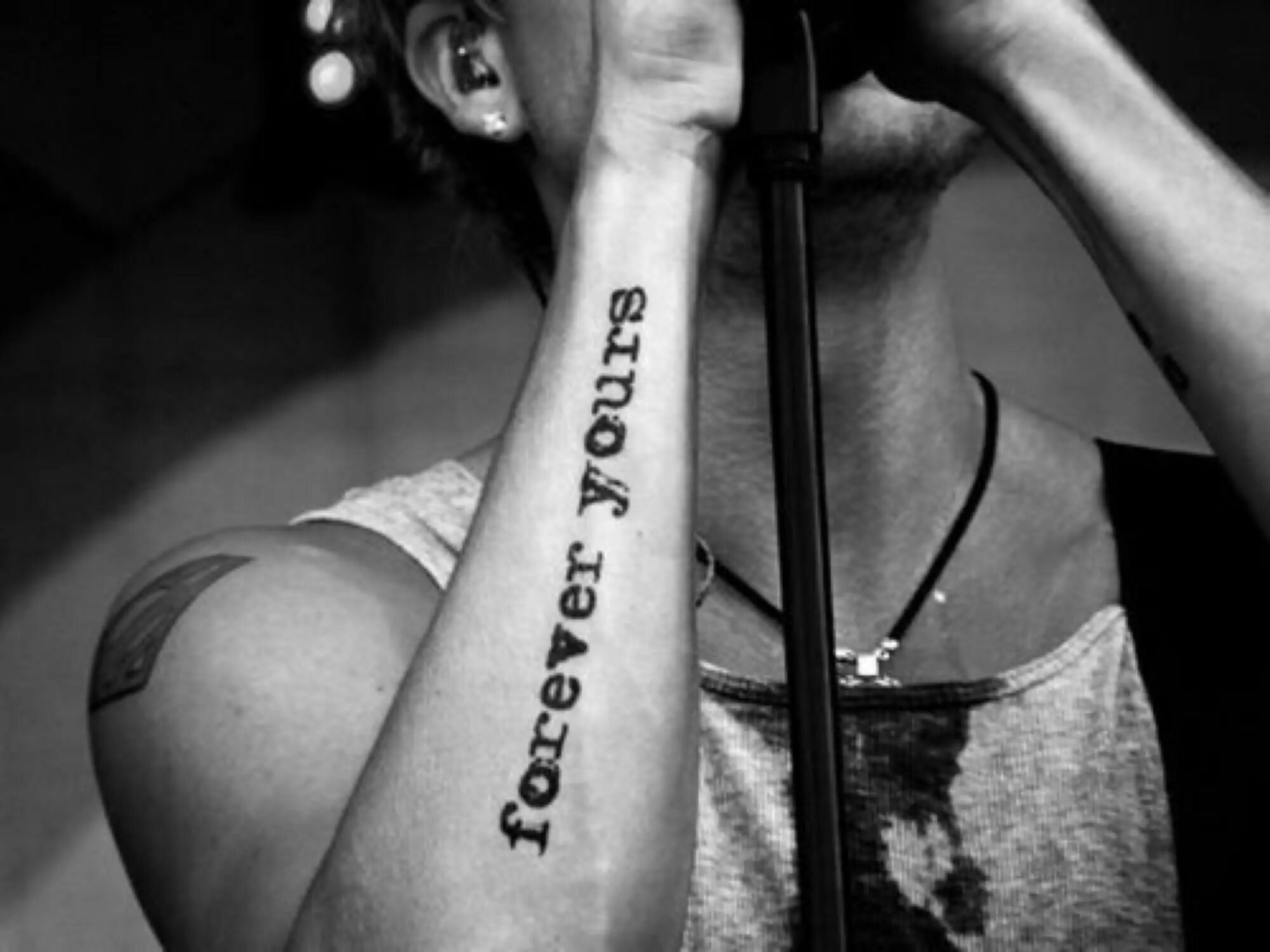 татуировка вечно молодой. тату эскизы для молодых. Forever young тату эскизы. тату вечно молодой. тату надписи.