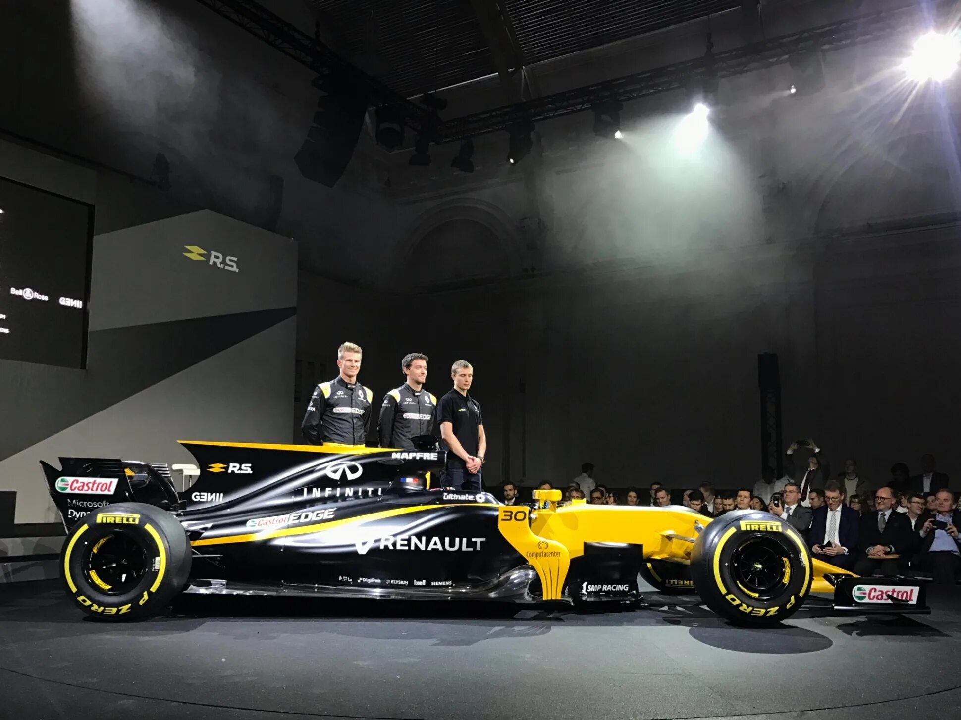 1 2017 ru. Болиды f1 Renault. Renault f1 2017. Renault Sport f1 Team. Renault f1 Team 2011.