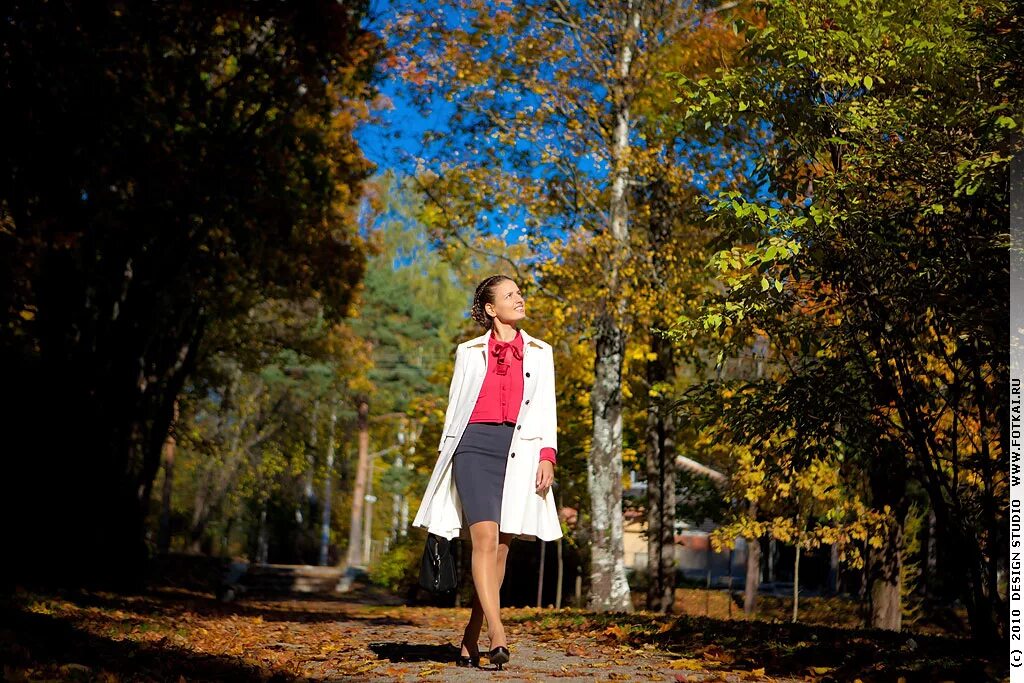 Русский язык 7 класс упражнение 352. Хозяйка побранила ее за раннюю осеннюю прогулку. Осенняя прогулка в доу. Прогулка в осеннем парке. Русский язык 8 класс бархударов 352.