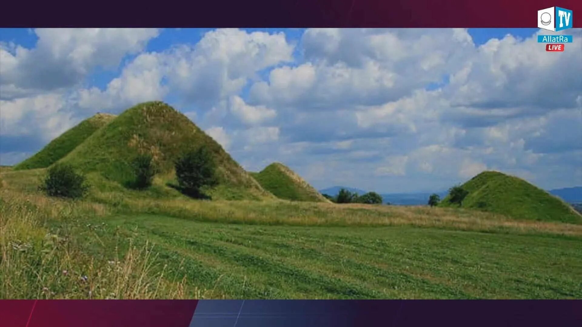 Курган холм. Пирамида Силбери Хилл. Курганы Кахокии. Бугры Курганы рытвины. Пирамида холм Крыма.