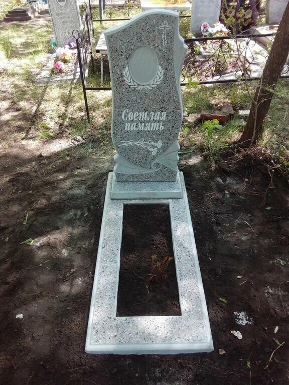 Памятники на могилу из мраморной крошки. Памятник из мраморной крошки. мраморный памятник на могилу. памятник из гранитной крошки.