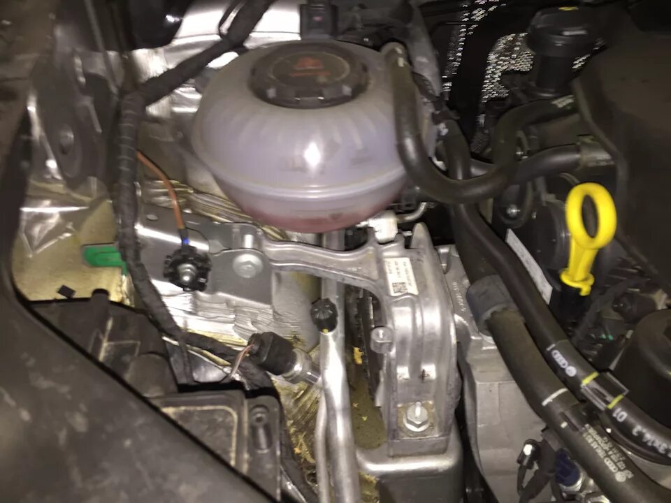 Залить антифриз в тигуане. Залить антифриз в тигуане. Бачок охлаждающей жидкости фольксваген тигуан 2012. 4. Бачок ож volkswagen tiguan.