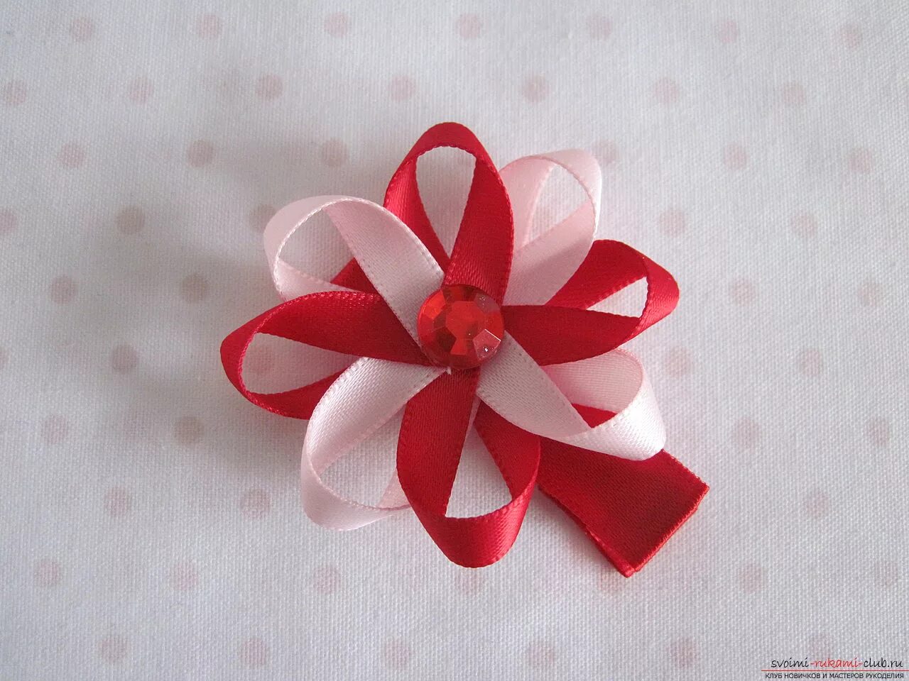 как сделать из тонких ленточек. цветы из тонких ленточек. бант из узкой атласной ленты. украшения из тонких лент. как сделать из тонких ленточек.