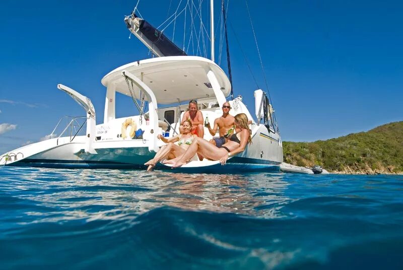 Leisure yacht. Leisure yacht [v0. Люксери лайф. Палуба яхты фото. Катамаран bali 4.