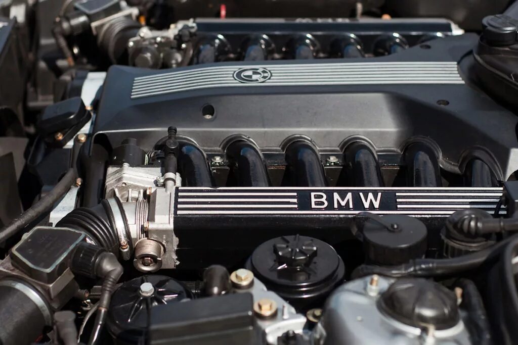 Бмв е 34 мотор. Мотор БМВ м5 е34. BMW e34 m5 мотор. BMW m5 e34 двигатель. БМВ м5 е34 мотор 3.8.