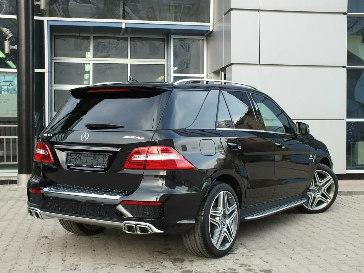 Куплю мерседес мл 166. Mercedes-Benz m-класс AMG III (w166). Mercedes ml w166 занижение -30. Мерседес мл 6.3 АМГ 164 кузов Рестайлинг. W166 AMG чёрные подножки.