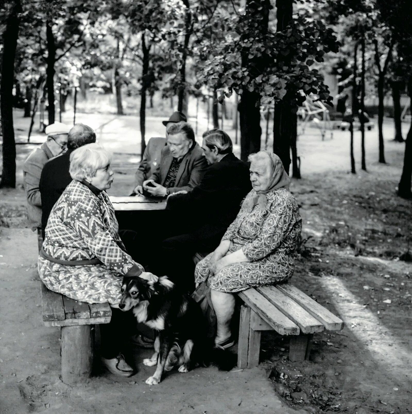 Московский старожил. Старые фотографии. Россия 50 лет назад. Измайловский парк в 1990 году. Московский дворик 1990 год.