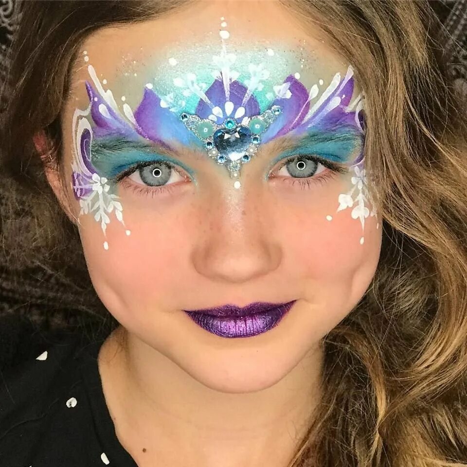 Макияж ребенку лесной феи. Детский грим на рождество. Детский макияж на новый год. Макияж на утренник. Аквагрим с блестками.