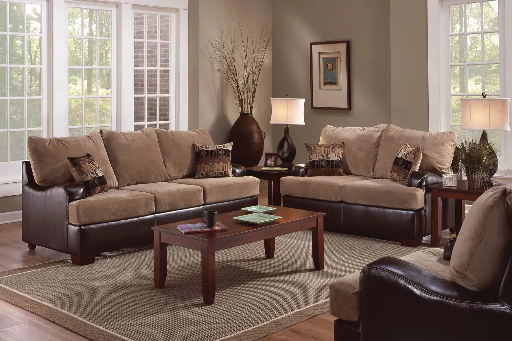 Диван шоколад. Светло коричневый диван. Коричневый диван в интерьере. Коричневая мебель в интерьере. Коричневая мягкая мебель в интерьере.