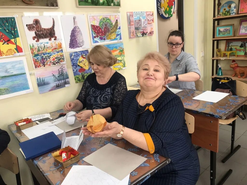 Народная 33 новокузнецк. Дом детского творчества 4 новокузнецк. Новокузнецк вектор. Дом творчества новокузнецк. Металлургов 49.