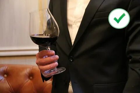 Как держать бокал с вином женщине