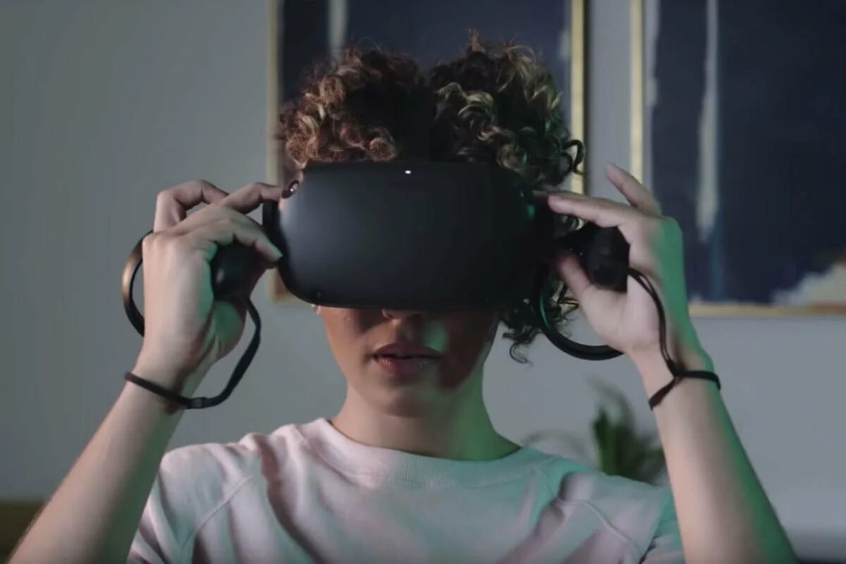 Видео oculus quest. Окулус квест 2. oculus quest виртуальная реальность. виртуальная реальность окулус 2. девушка в очках виртуальной реальности.