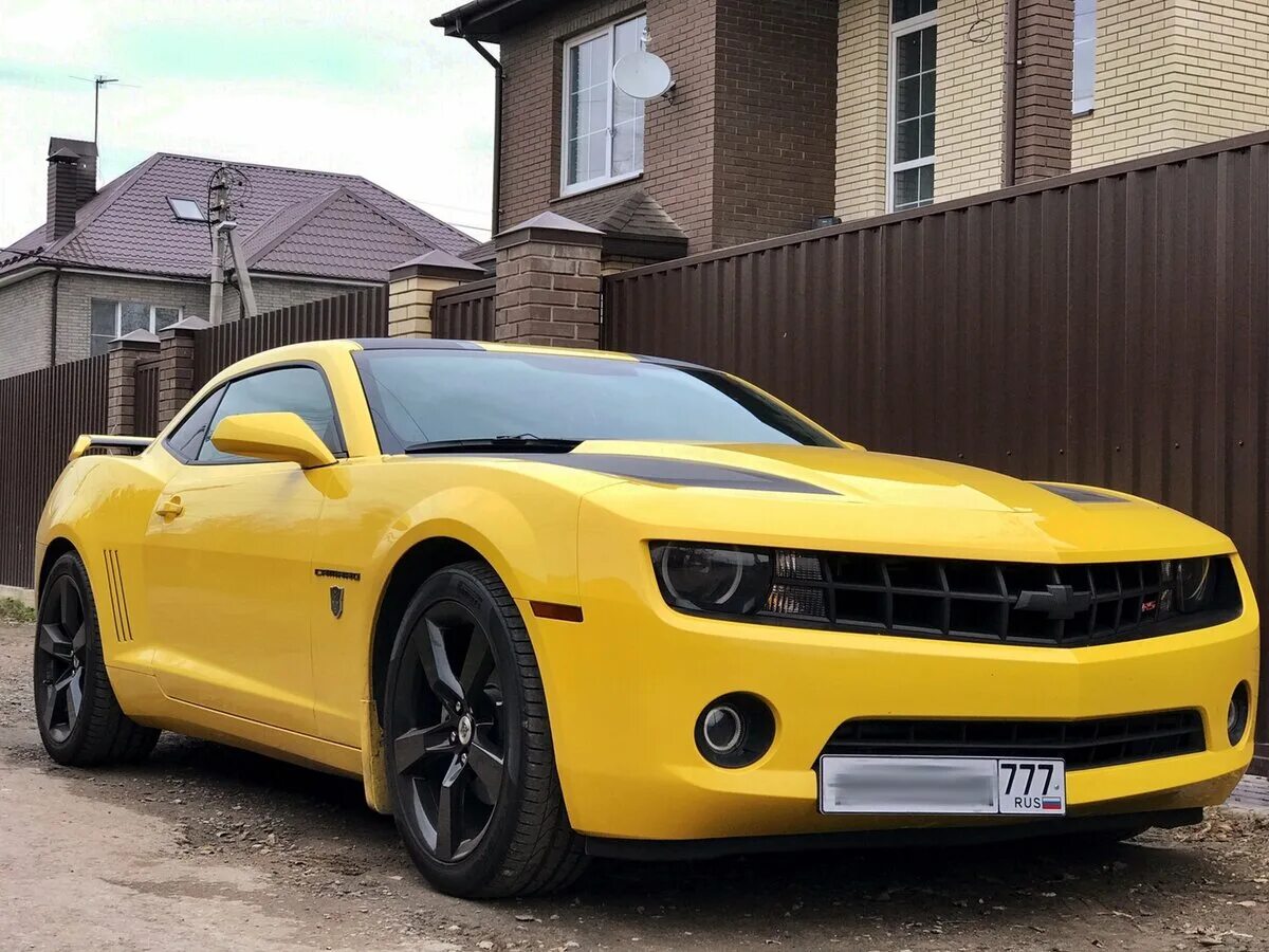 Желтая машина купить. Шевроле Камаро желтая. Chevrolet Camaro желтый. Шевроле Камаро 2012 желтая. Шевроле Камаро 3.6.