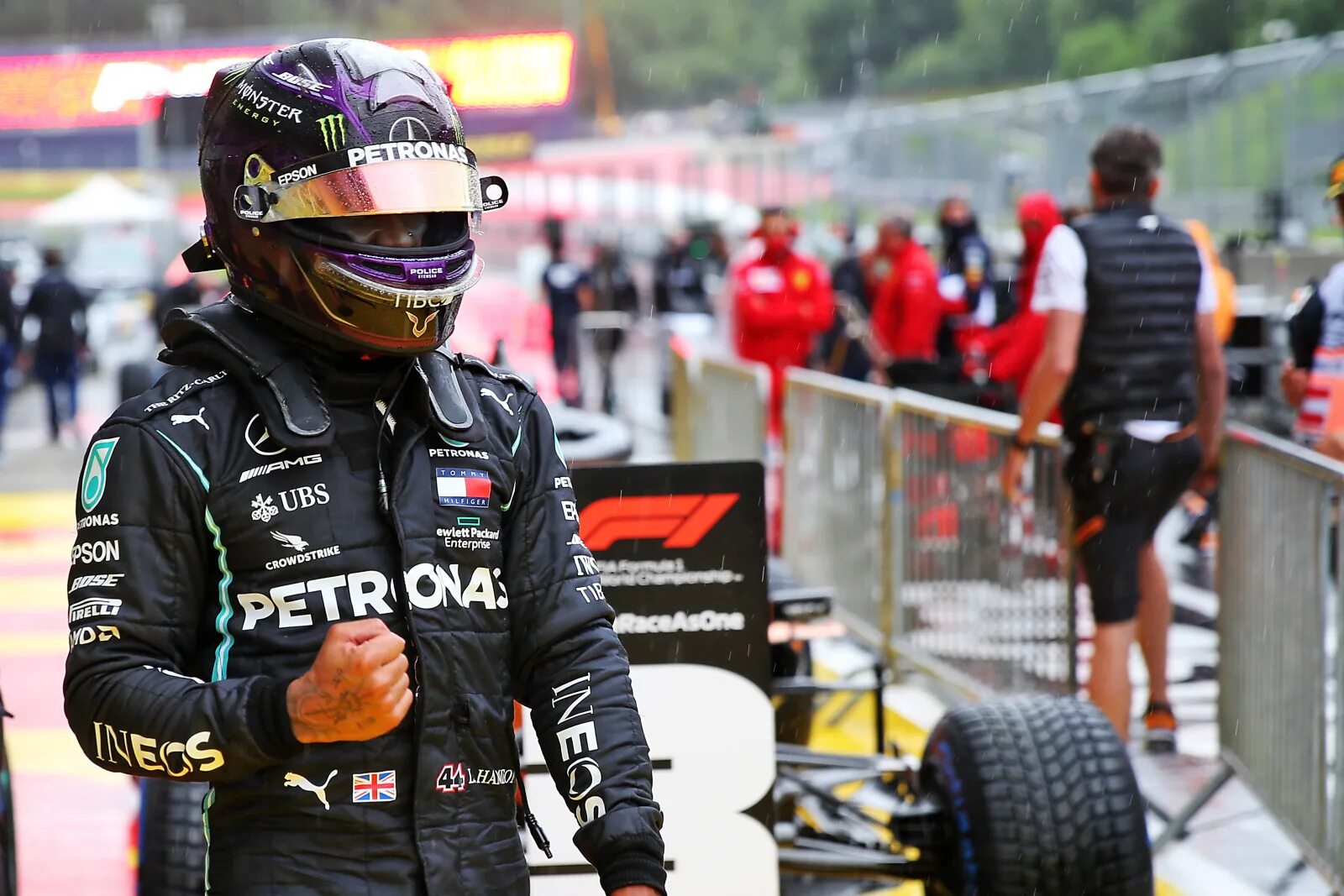 Пилот гонки формула 1. Льюис Хэмилтон. Льюис Хэмилтон формула 1. Lewis Hamilton 2020. Формула 1 Lewis Hamilton.