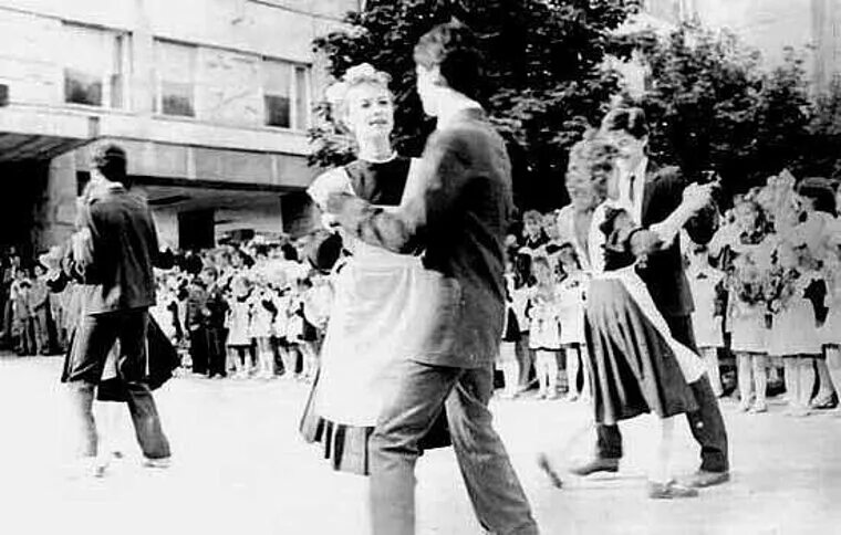 Вальс 41 года. Школьный выпускной 1941 года. Выпускной 41 года. Довоенные танцы. Школьный бал 1941 года.